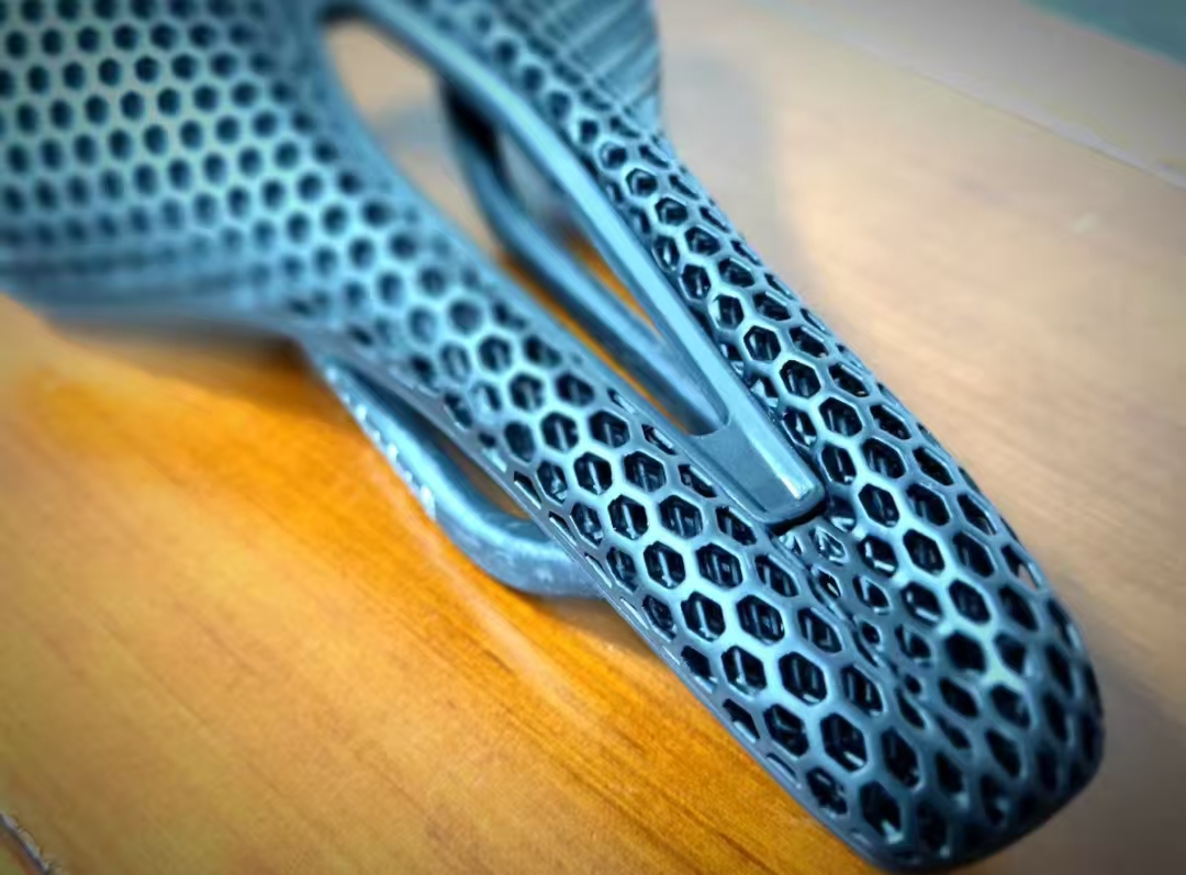 เบาะจักรยานคาร์บอนไฟเบอร์พิมพ์ - Carbon Fiber Saddle บทวิจารณ์และราคา